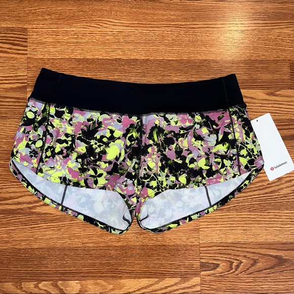 Lululemon Speed Up Low-Rise Lined Short 2.5” - Size 8 - Picture 1 of 5